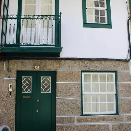 Casa De Couros * Гимарайнш